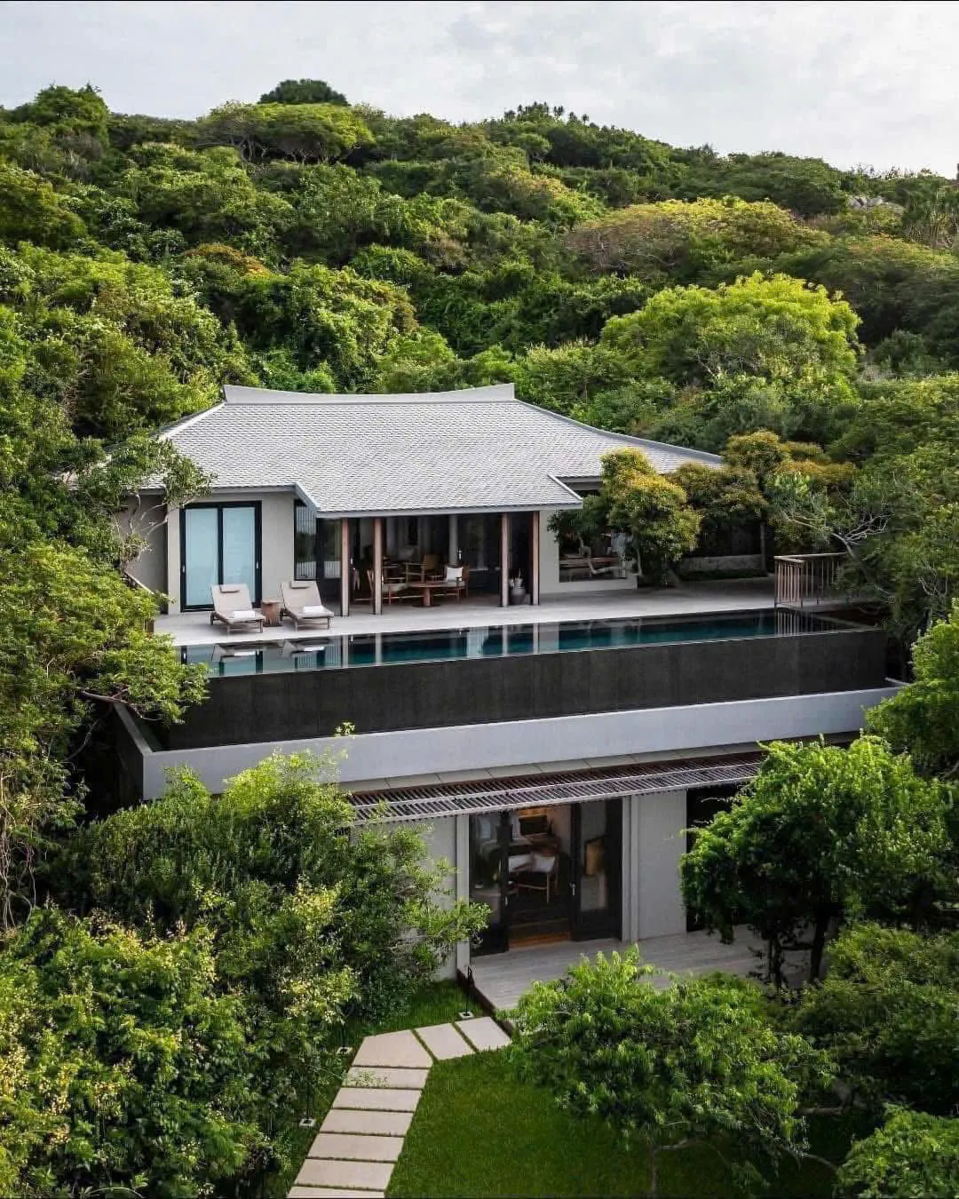 Villa Amanoi giữa rừng cây nhìn từ trên cao