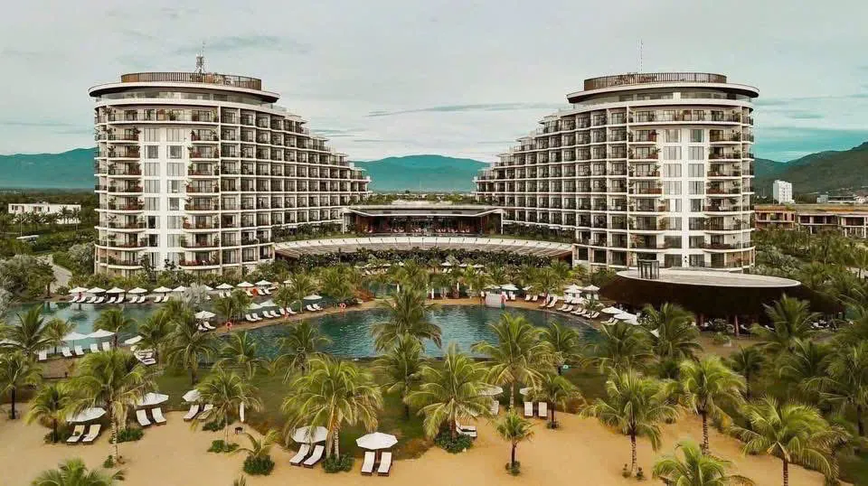 Toàn cảnh Amiana Cam Ranh Resort nhìn từ biển
