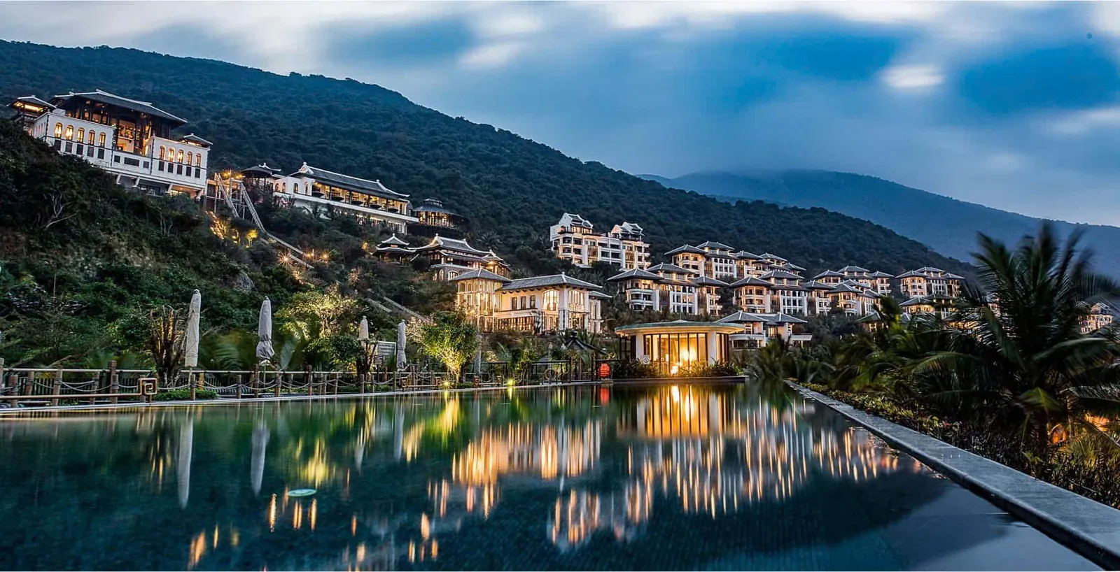 Toàn cảnh InterContinental Danang Sun Peninsula lúc hoàng hôn